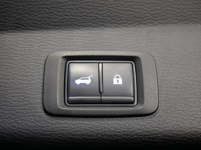 Used 2024 Black Diamond Mitsubishi SE image 15
