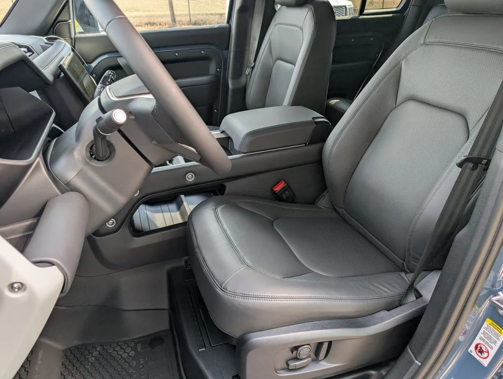 New 2026 Tasman Blue Land Rover X-Dynamic SE image 5