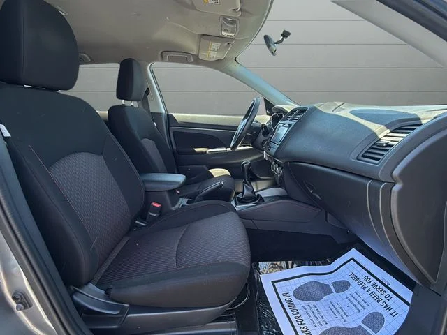 Used 2018 Gray Mitsubishi  image 9