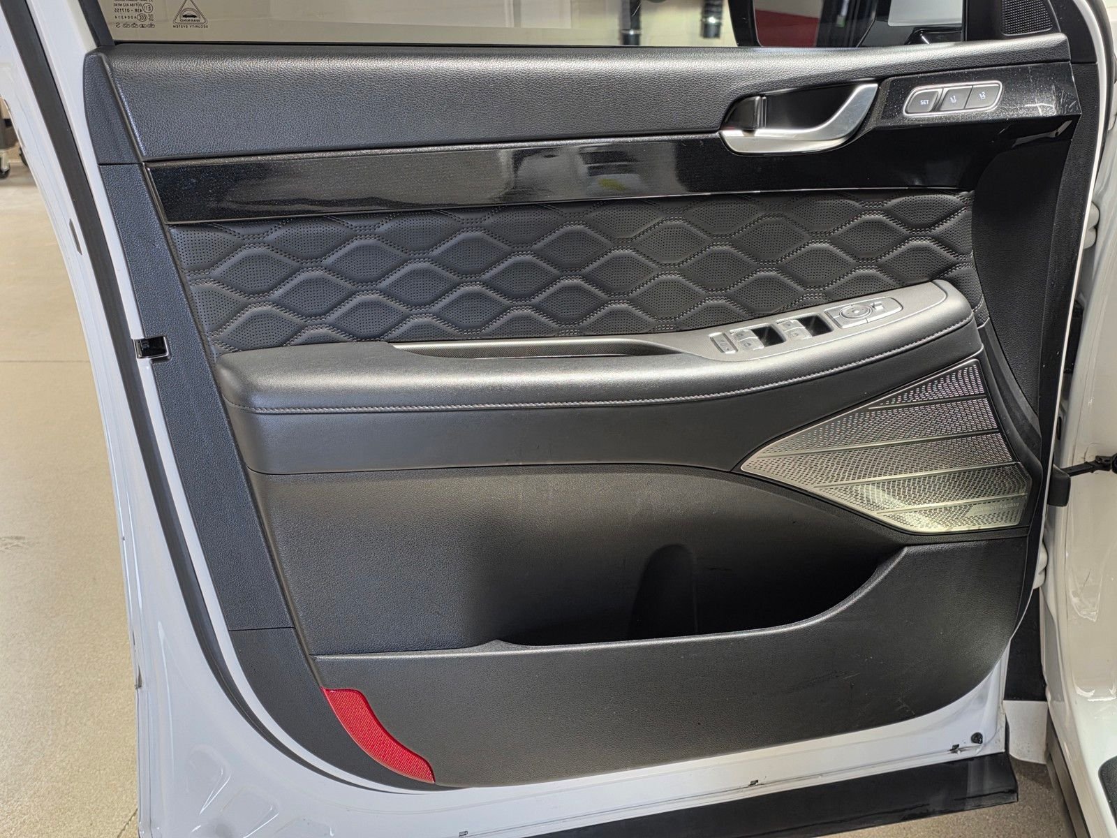Used 2022 Hyper White Hyundai Calligraphy image 17