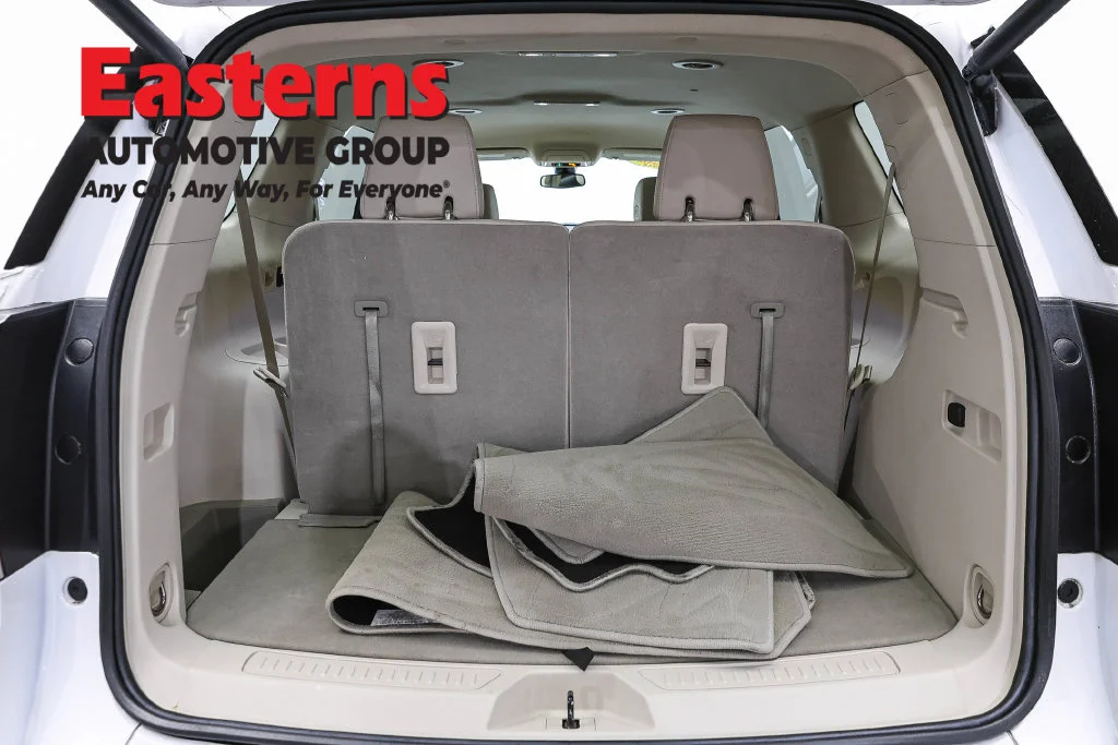 Used 2023 White GMC Denali image 10