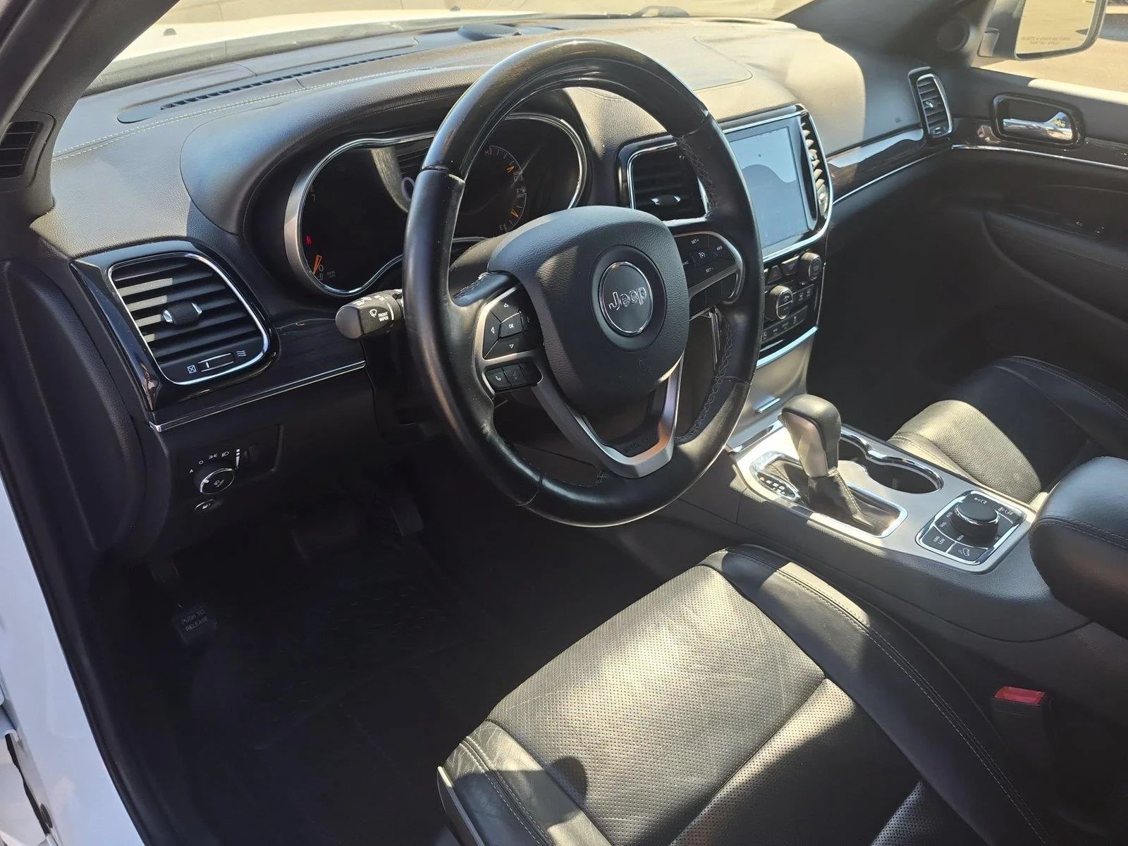 Used 2020 Bright White Clearcoat Jeep Overland image 18