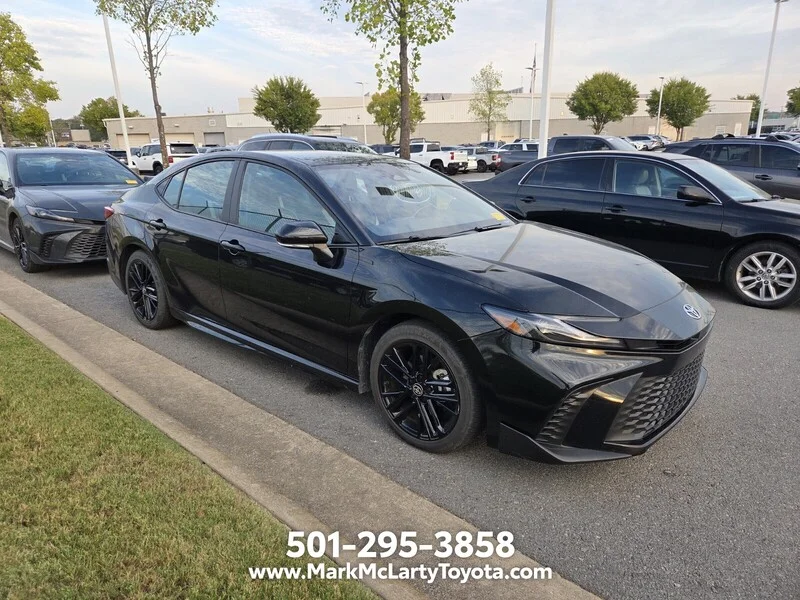 Used 2025 Midnight Black Metallic TOYOTA SE image 3