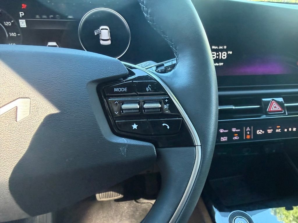 Used 2024 Steel Gray Kia Wind image 15