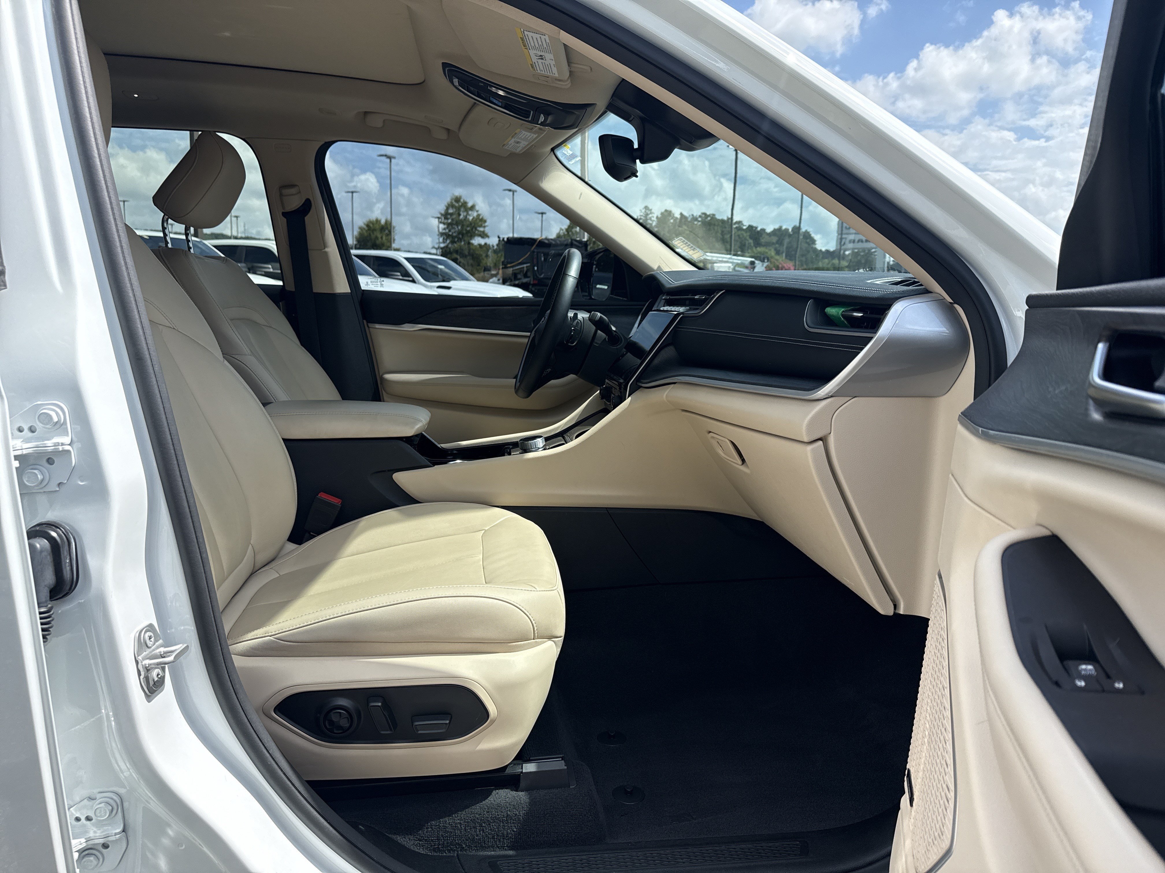 Used 2021 Bright White Clearcoat Jeep Limited image 14