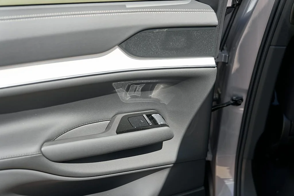 New 2026 Aurora Silver Volvo Ultra image 21