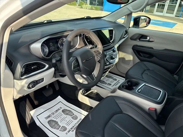 Used 2024 White Chrysler Touring L image 19