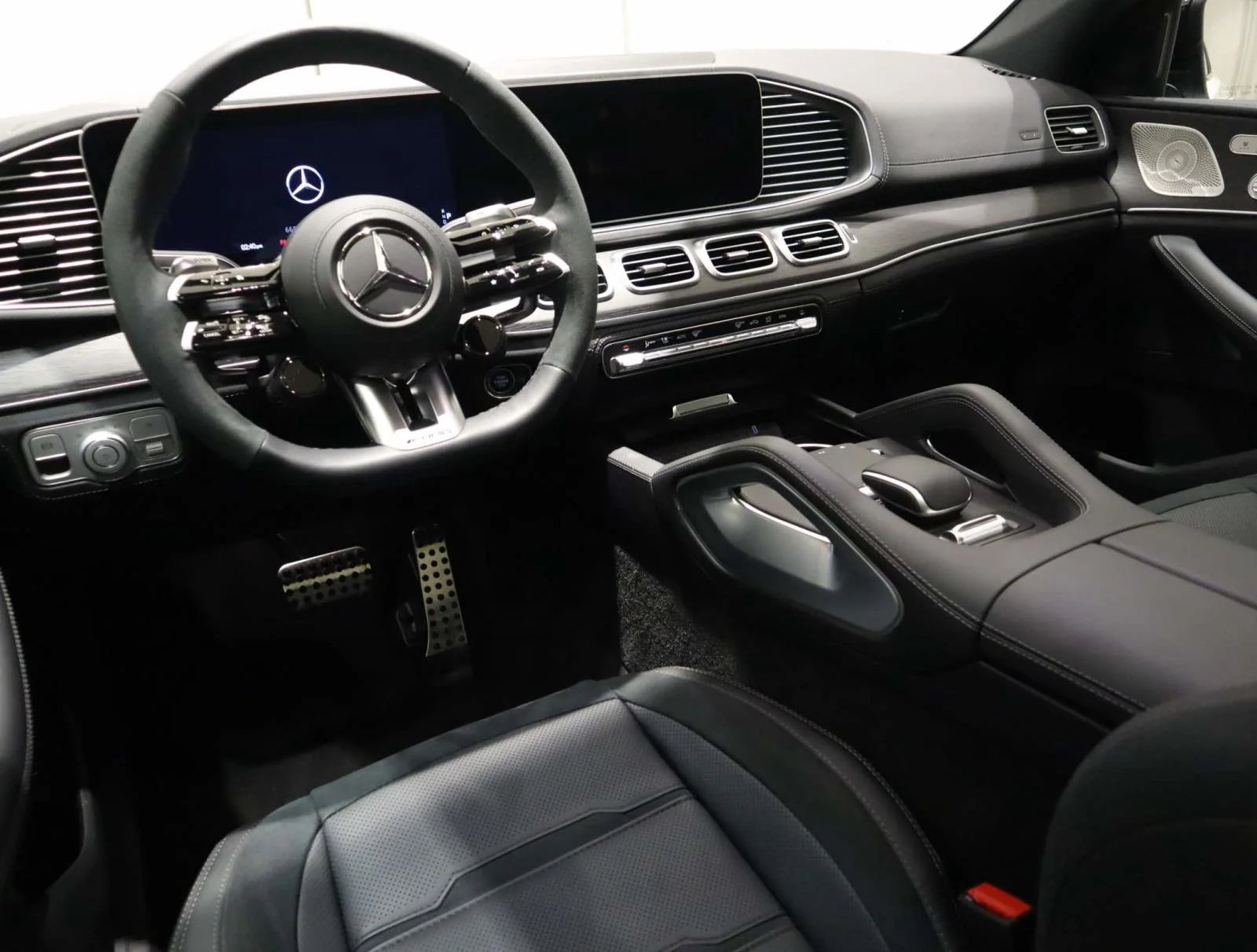 Used 2025 Polar White Mercedes-Benz AMG® GLE 53 4MATIC+ Coupe image 22