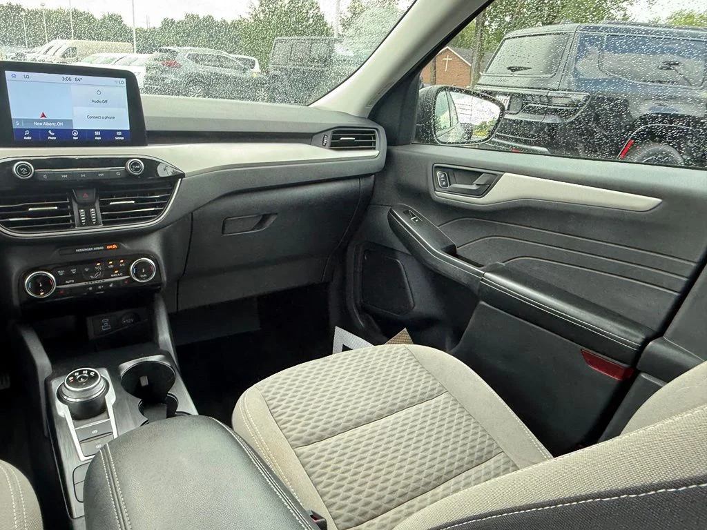 Used 2022 Gray Ford SE image 32