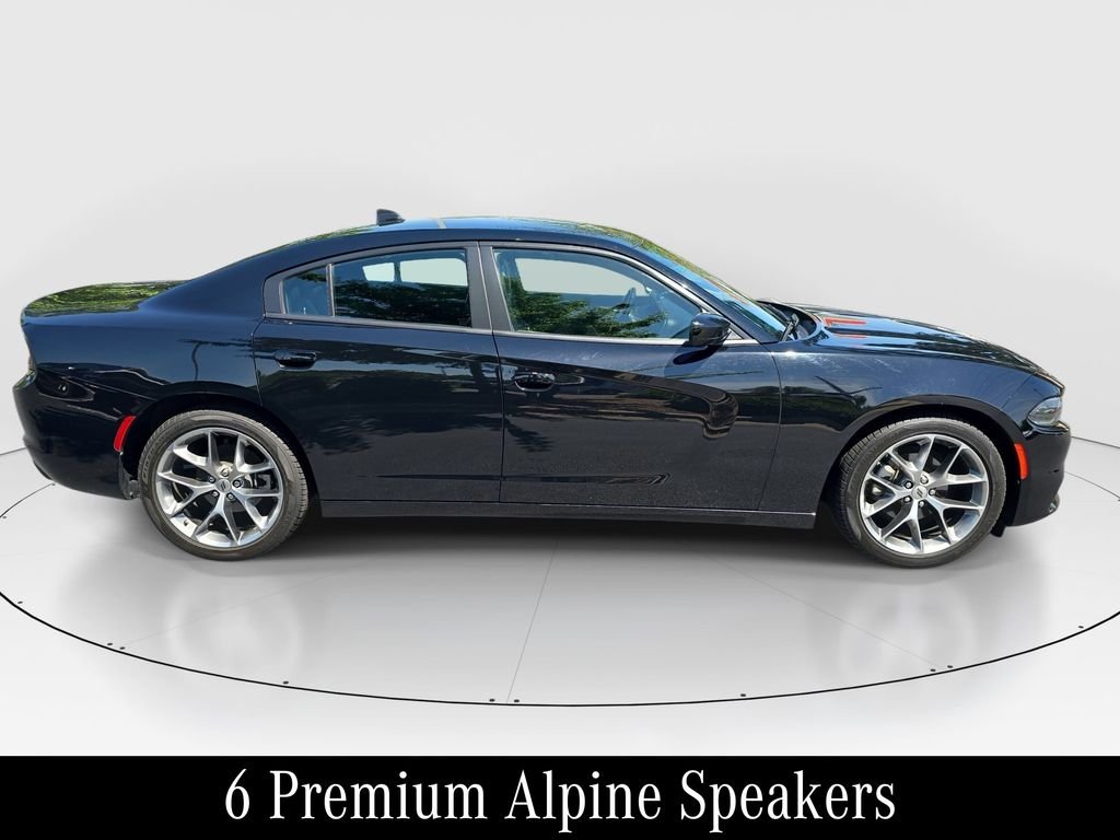 Used 2022 Black Dodge SXT image 4