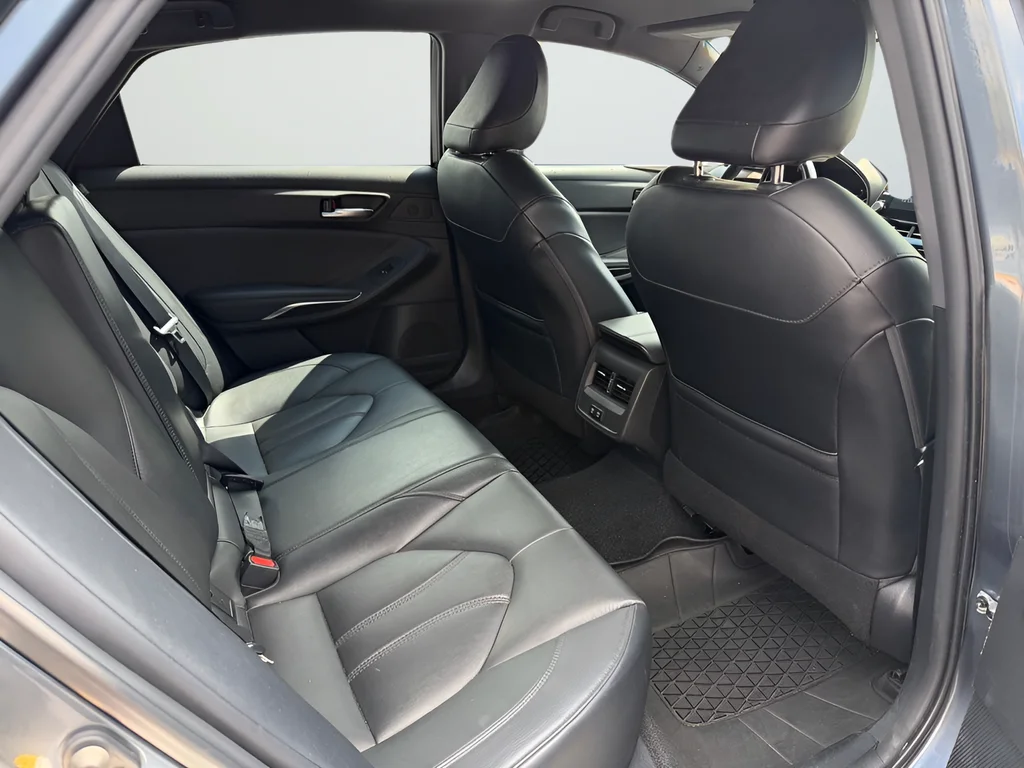 Used 2019 Gray Toyota XLE image 23