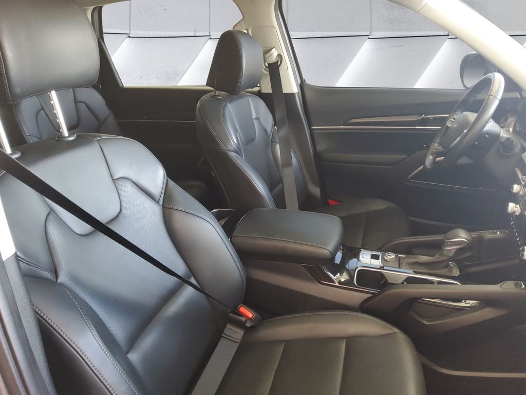 Used 2025 Silver Kia S image 14