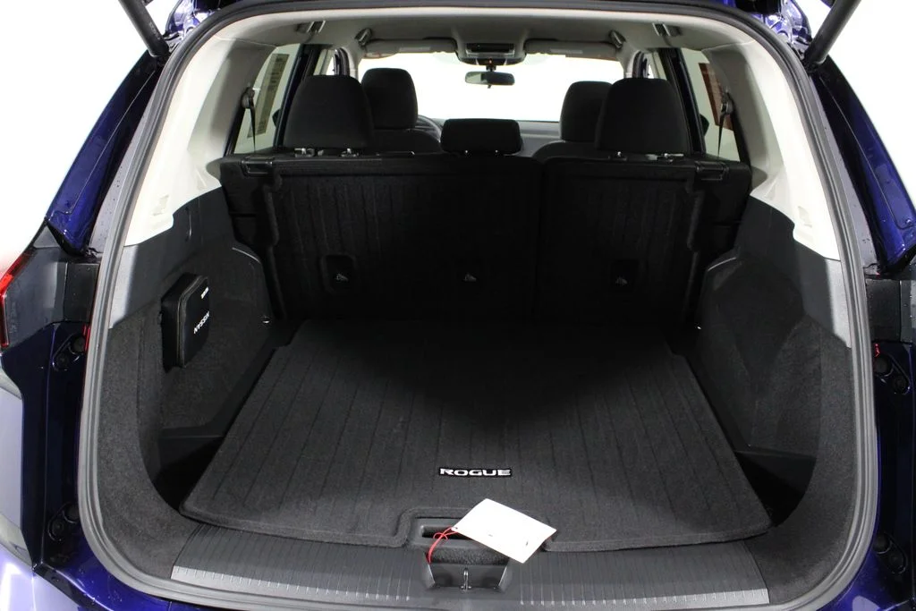2025 Nissan Rogue SV - Photo 16