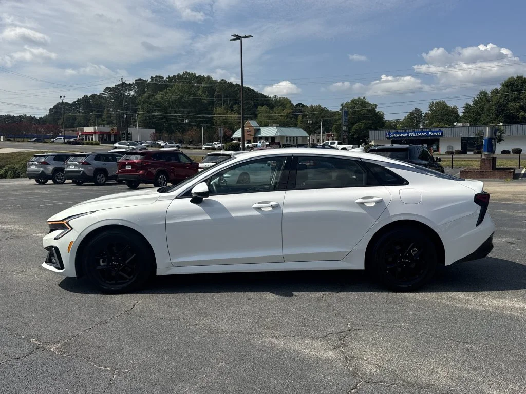 Used 2026 White Kia LXS image 4