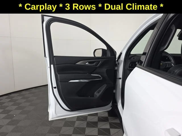 Used 2025 Summit White Chevrolet LT image 21