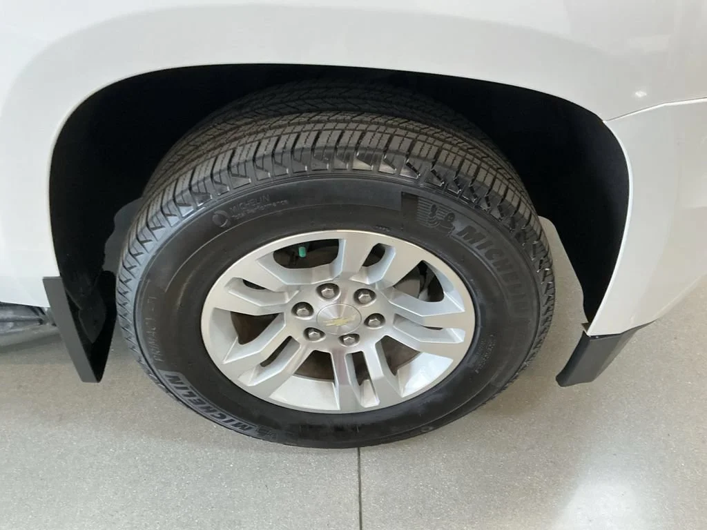 Used 2020 SUMMIT WHITE Chevrolet LT image 28