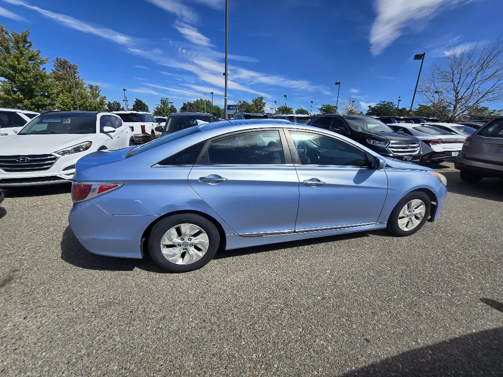 Used 2013 Blue Sky Metallic Hyundai  image 7