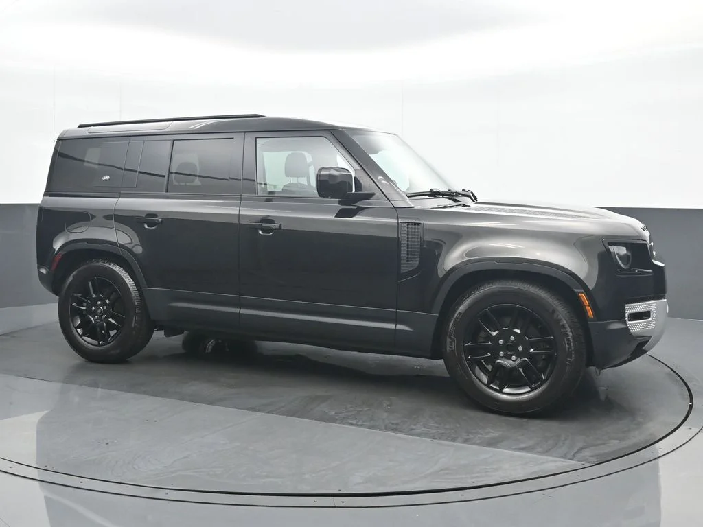 Used 2024 Black Land Rover S image 8