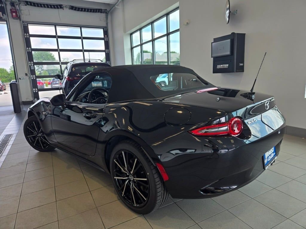 2025 Mazda MX-5 Miata Grand Touring - Photo 10