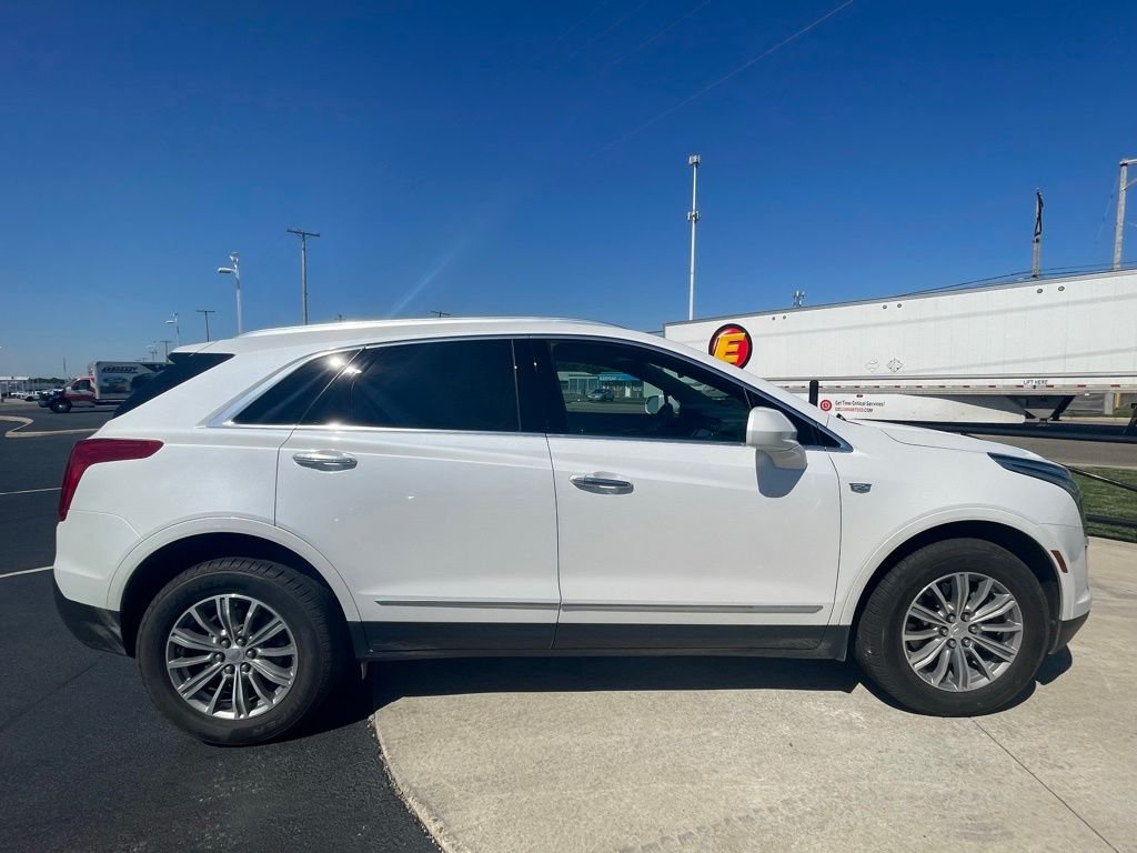 Used 2017 Crystal White Tricoat Cadillac Luxury image 9