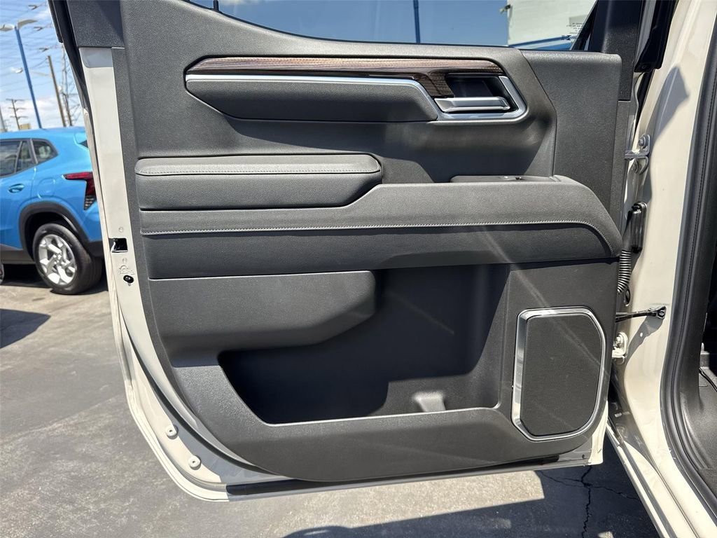 New 2026 White Sands Chevrolet RST image 26