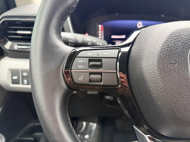 Certified Used 2025 Silver Honda Elite image 22