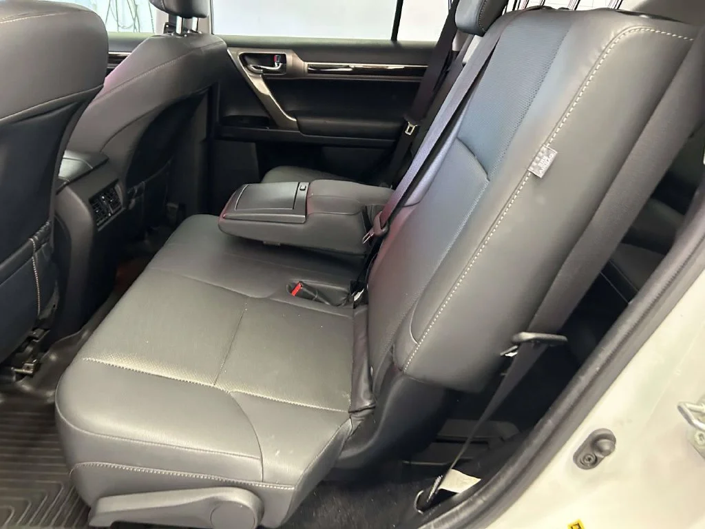Used 2018 White Lexus 460 image 15