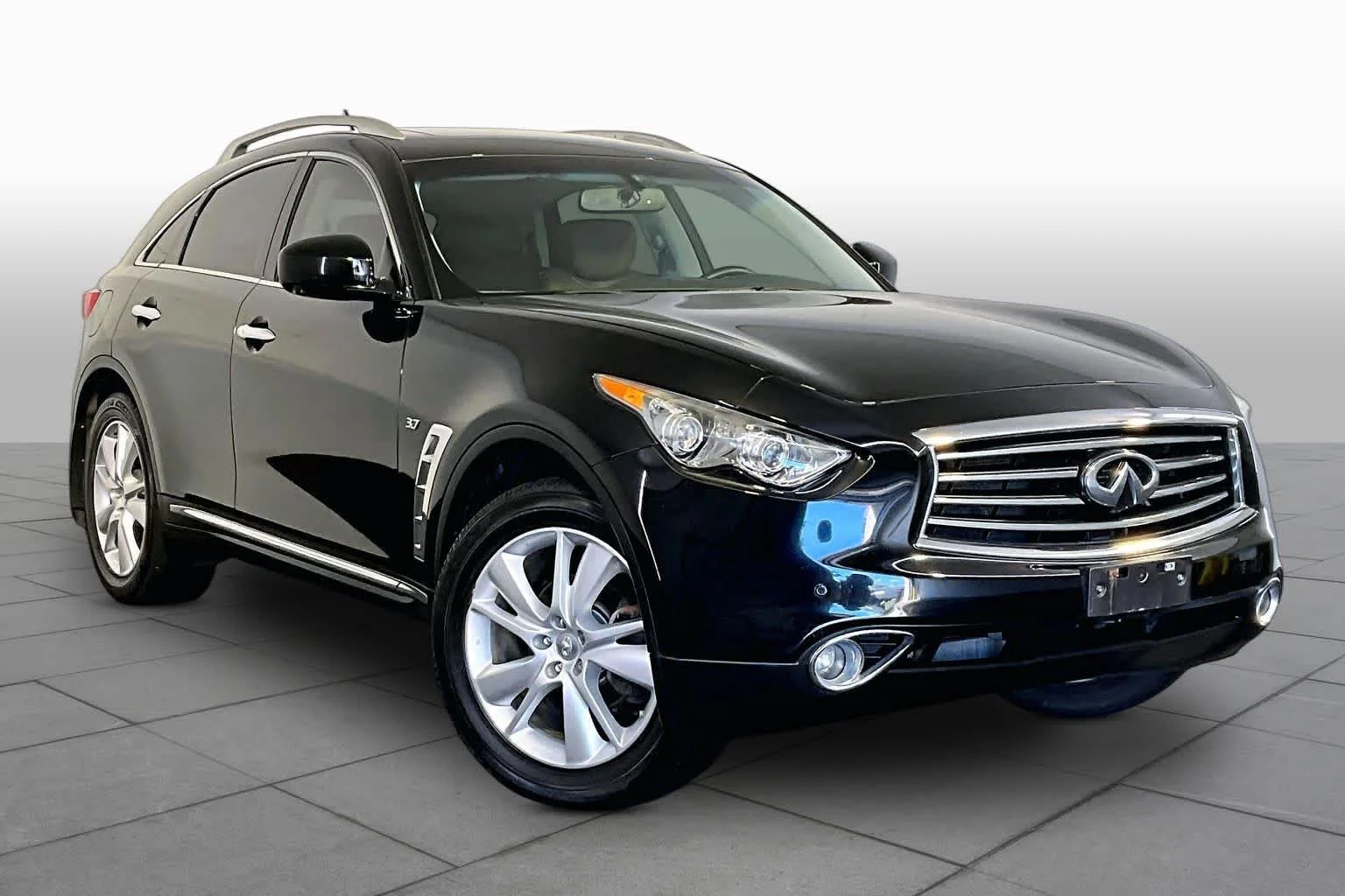 Pre-Owned 2016 INFINITI QX70