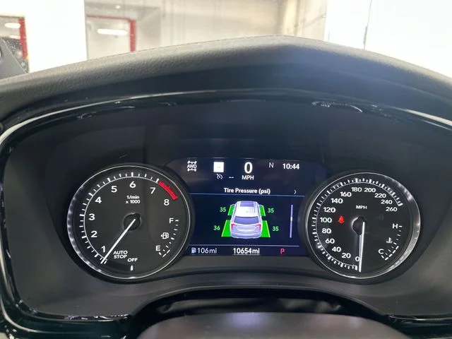 Used 2024  Cadillac Premium Luxury image 11