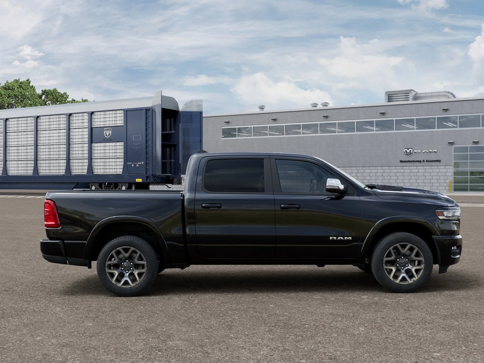 New 2026 Diamond Black Crystal Pearl-Coat Exterior Paint RAM Laramie image 21