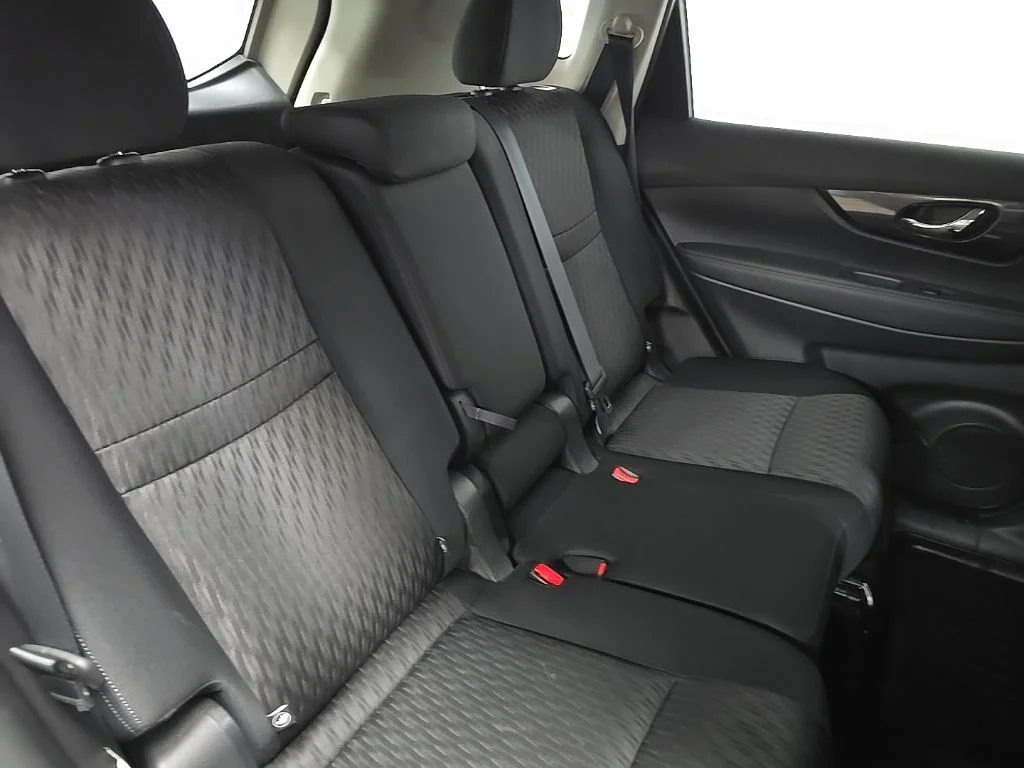 Used 2018 Gray Nissan S image 16