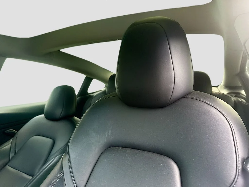 Used 2023  Tesla Base image 18