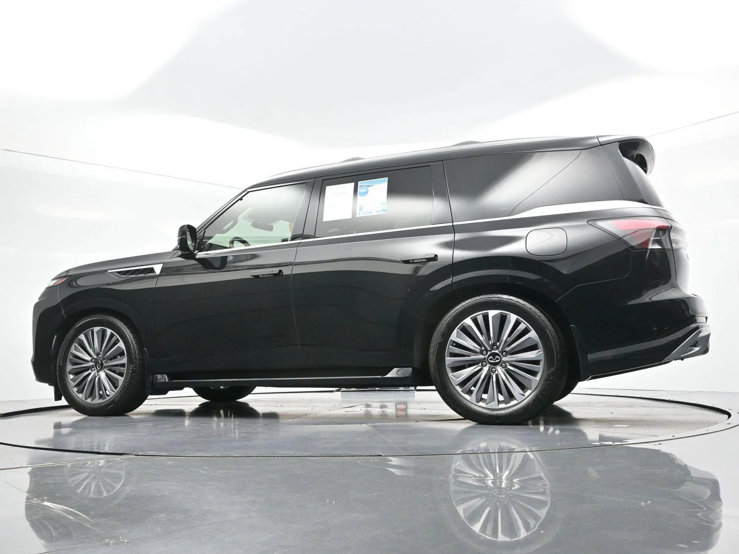 Used 2025 Black Obsidian INFINITI LUXE image 48