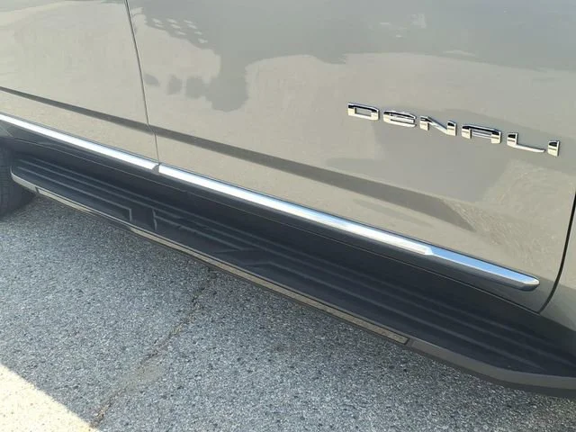 Used 2025 Sterling Metallic GMC Denali image 4