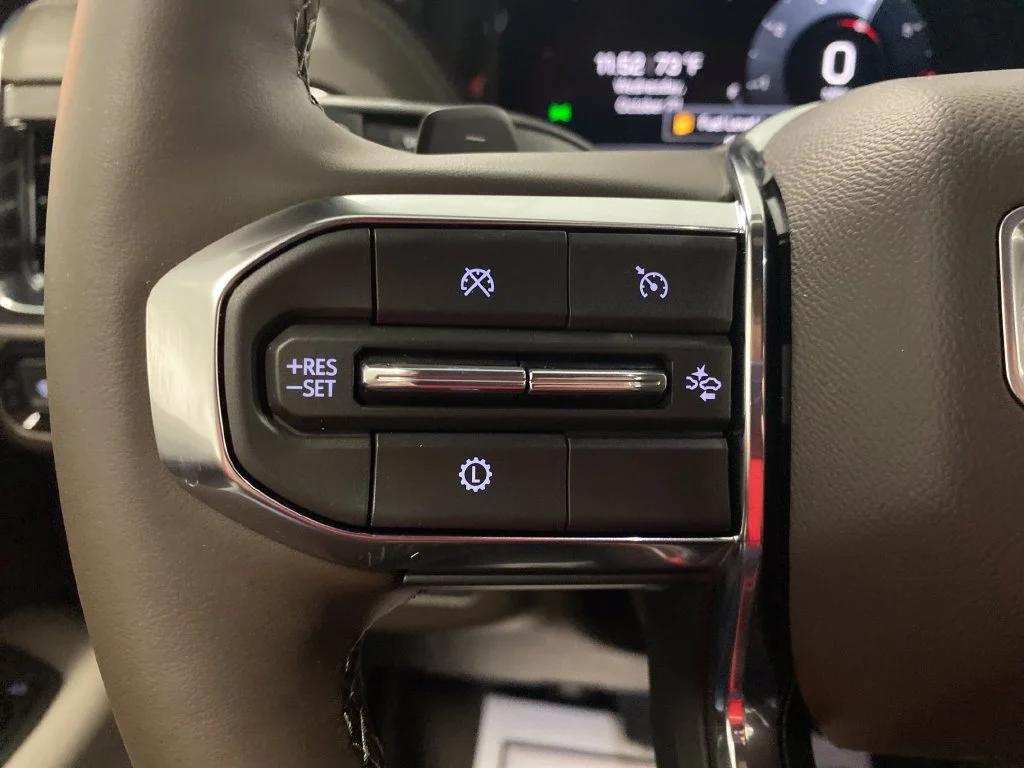 New 2027 Onyx Black GMC Elevation image 23
