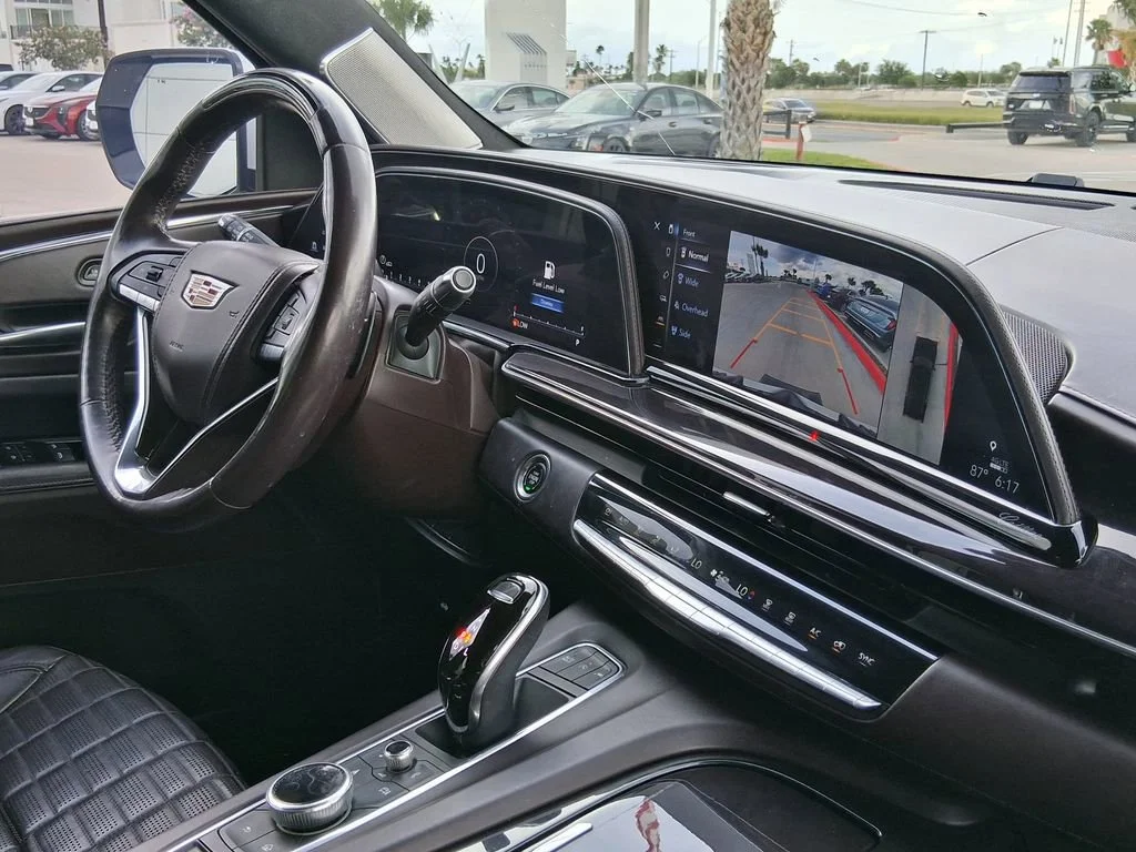 Used 2021 CRYSTAL WHITE TRICOAT Cadillac Sport Platinum image 16