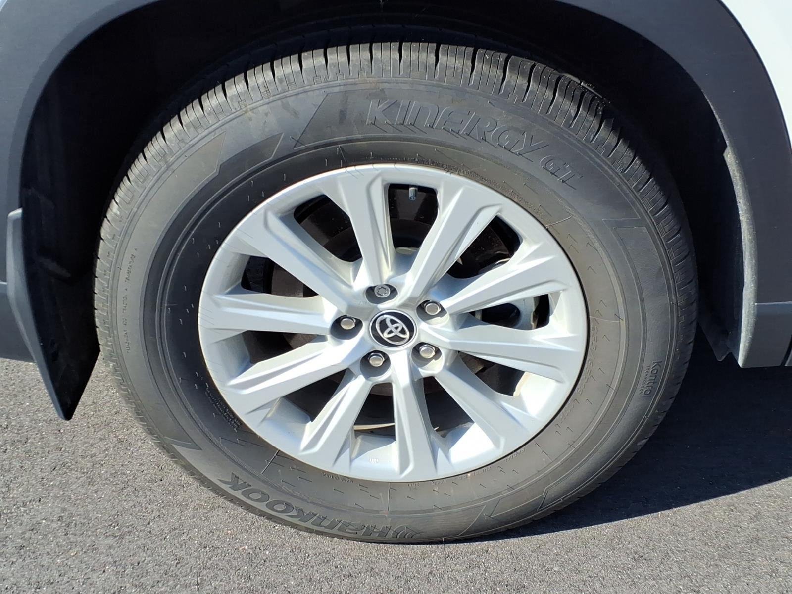 Used 2024 Wind Chill Pearl Toyota XLE image 7