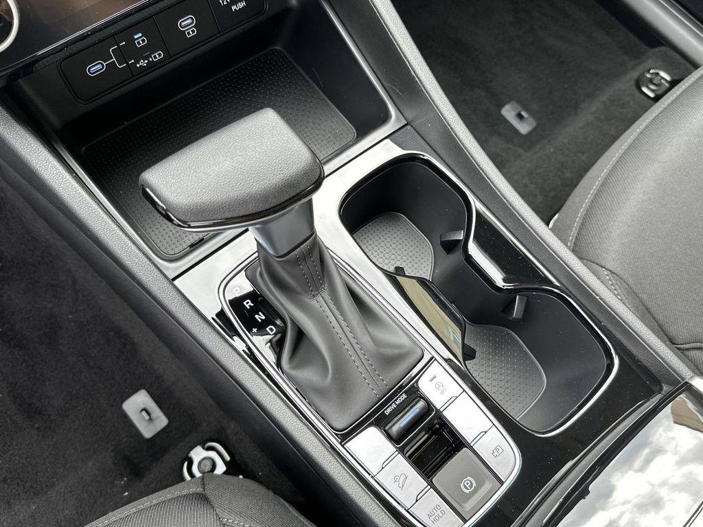 New 2026 White Pearl Hyundai SEL FWD image 20