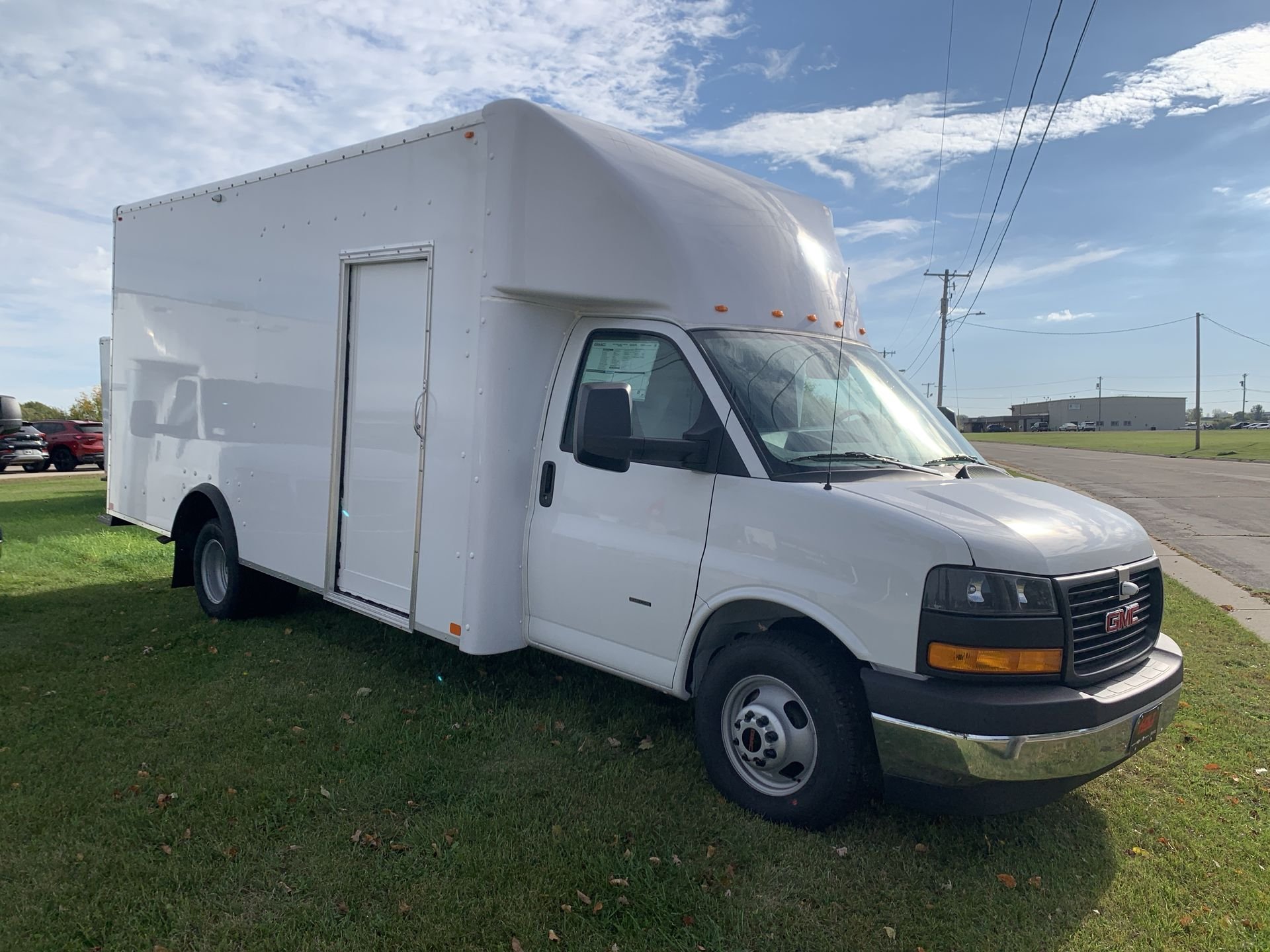 New 2025 Summit White GMC 1WT image 39