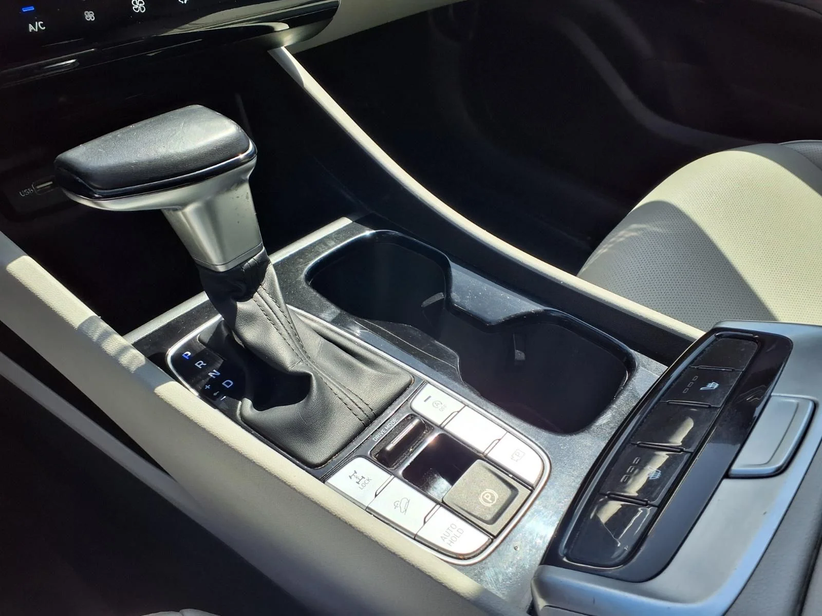 Used 2024 Silver Hyundai SEL image 18
