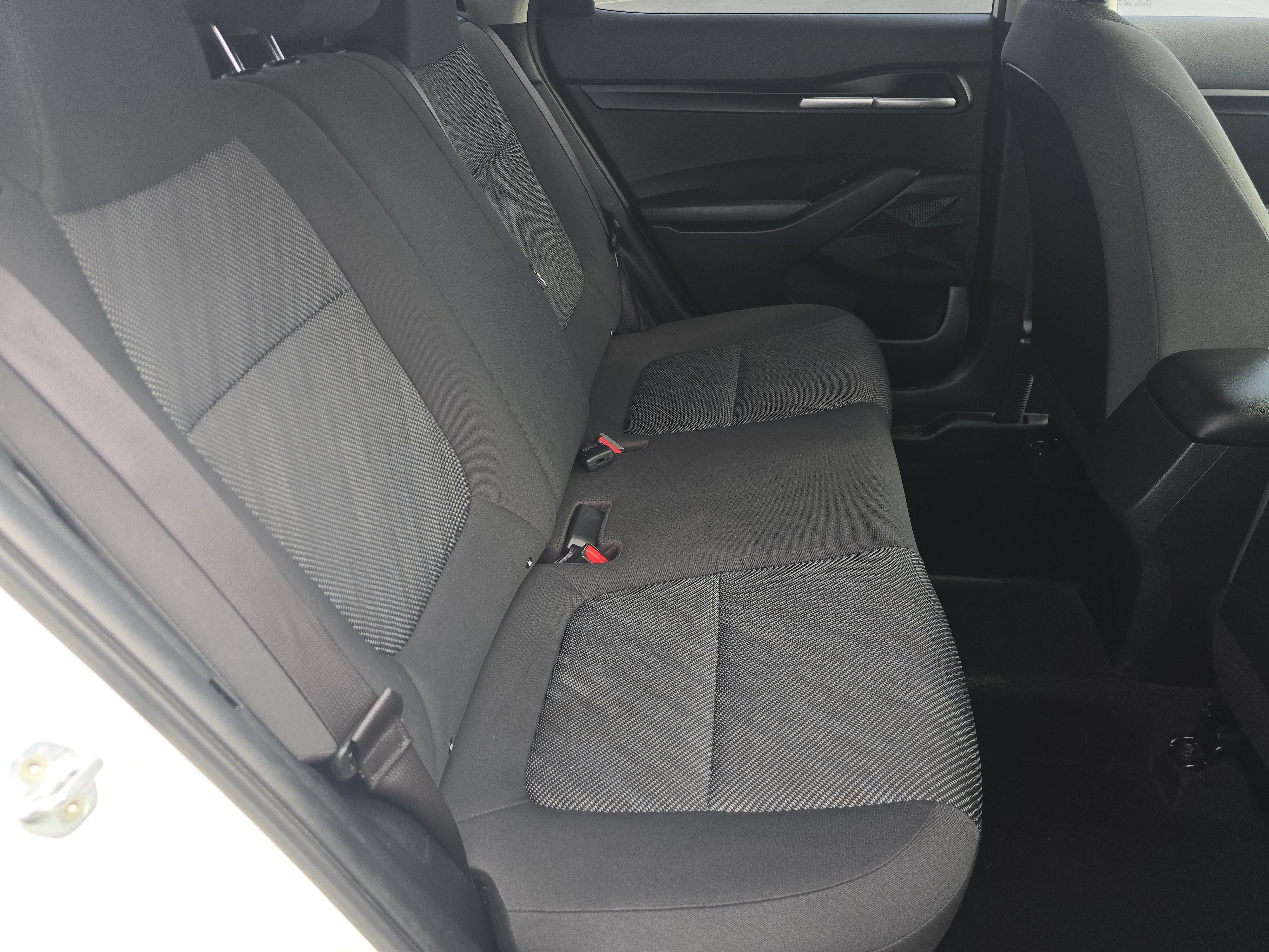 Used 2023 Snow White Pearl Kia LX image 18