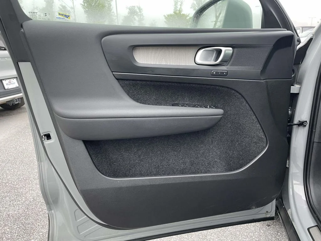 Certified Used 2025 Vapour Grey Volvo Plus image 5