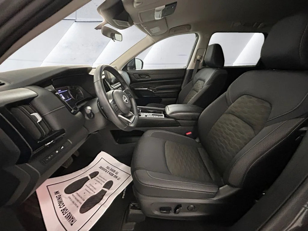 Used 2025 Gray Nissan SV image 7