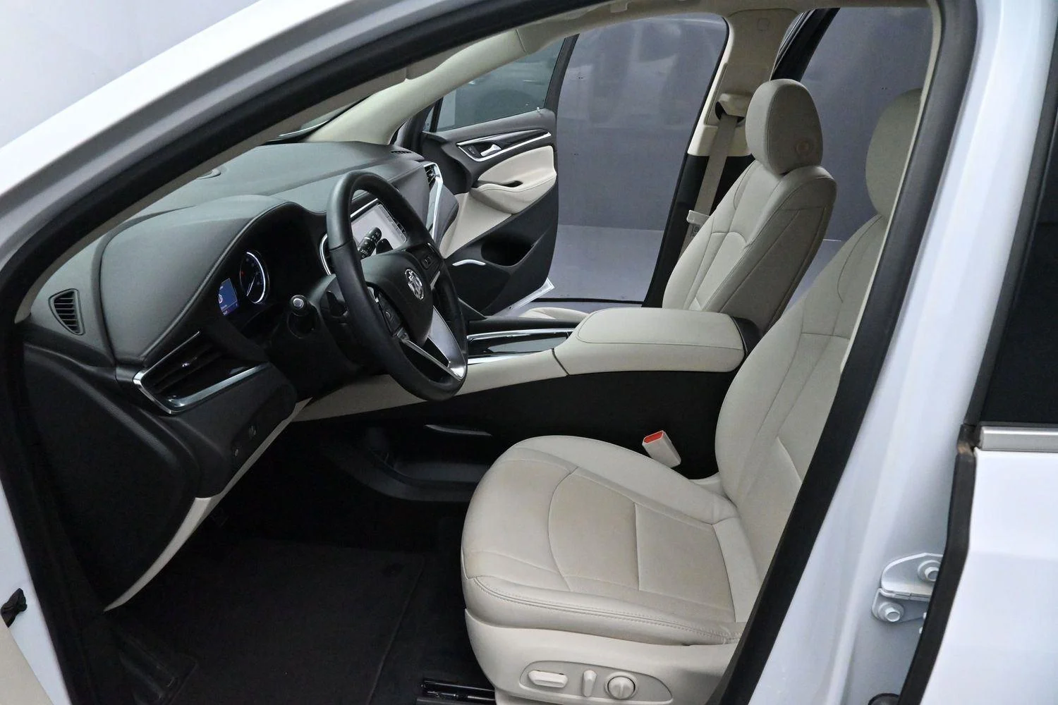 Used 2023 Summit White Buick Essence image 12