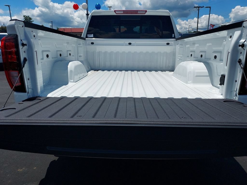 New 2026 Summit White GMC SLE image 29