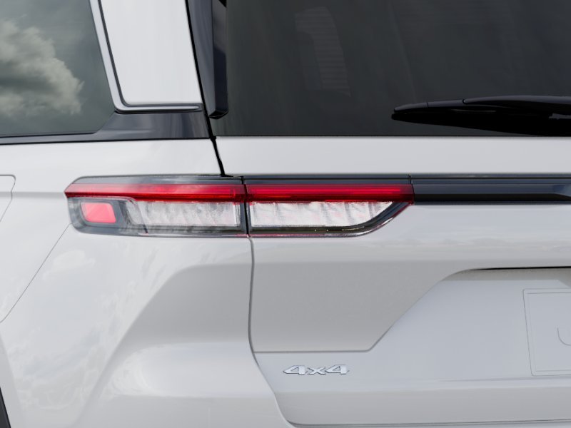 New 2027 Bright White Clear-Coat Paint Jeep Limited image 5