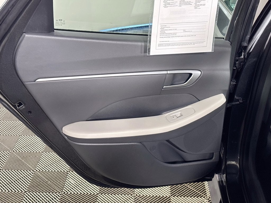 Used 2025 Gray Hyundai SEL image 18