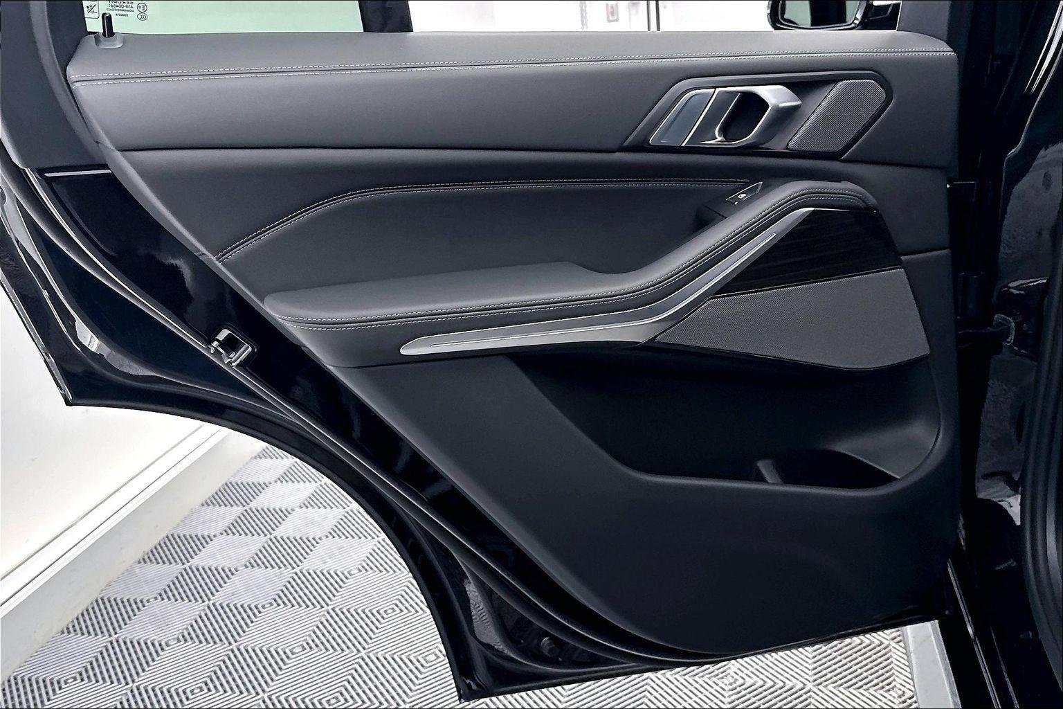 New 2026 Black Sapphire Metallic BMW xDrive40i image 27