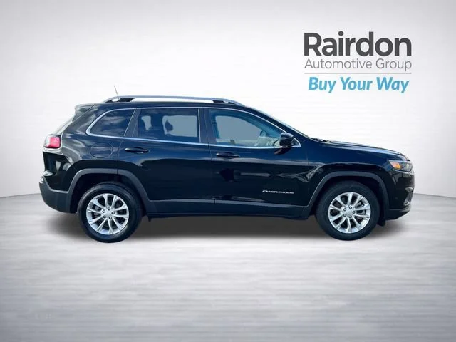 Used 2019 Diamond Black Crystal Pearlcoat Jeep Latitude image 8
