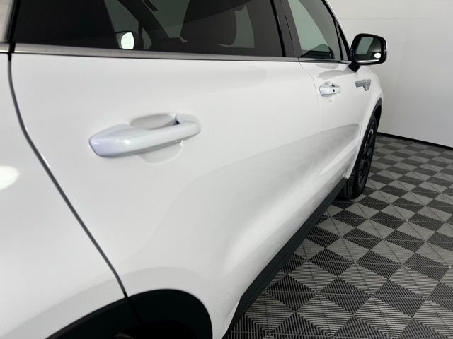 New 2026 White Kia S image 9